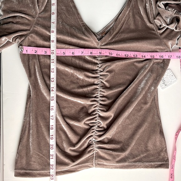 Free People•Cupcake top•Velvet Ruched Puff Sleeve V-Neck•sz L - Picture 11 of 14